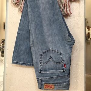 Levi’s 524 Superlow